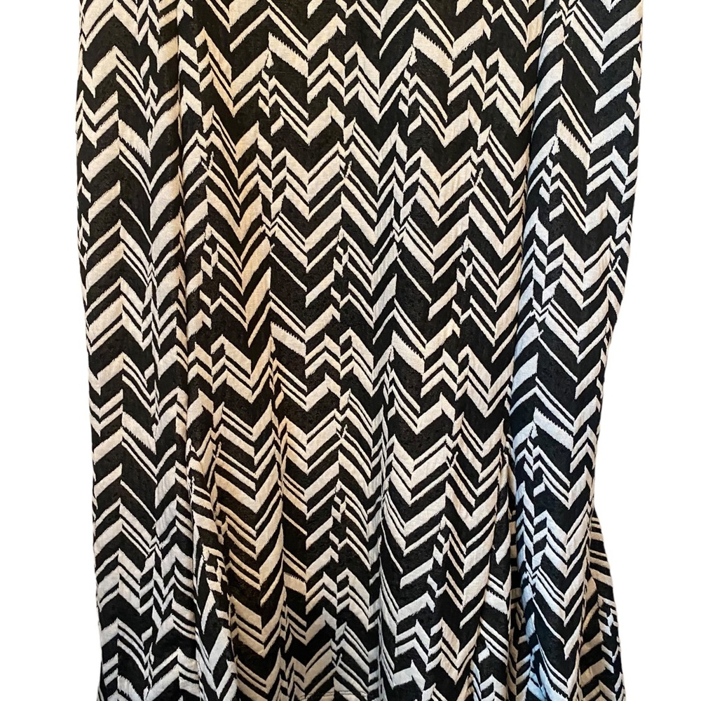 True Envy Black and White  Sleeveless Dress - Picture 6 of 12